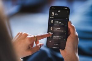 影片成為 AI 時代的最強品牌防線：為何影音內容是 AI 檢索的關鍵「事實來源」？