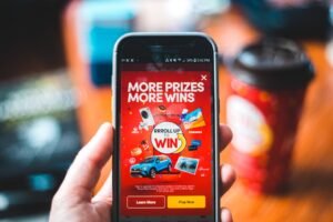 油價飆升變商機！零售商祭出「加油折抵」搶客，揭秘通膨下的消費心理戰