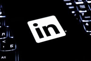 LinkedIn 第一季營收成長 12%！AI 招募工具與影片廣告成 B2B 行銷強勁動能
