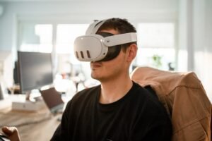 Meta 智慧眼鏡升級：為身障者打造 AI 語音輔助，攜手 Tesco、Sony 提升品牌無障礙體驗