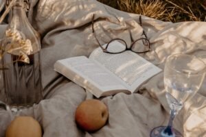 葡萄酒與文學的微醺邂逅：Une Femme 攜手出版巨頭搶灘讀書俱樂部行銷