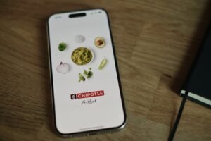 吃捲餅也能打高爾夫?Chipotle 聯手《PGA Tour 2K25》大玩數位跨界行銷