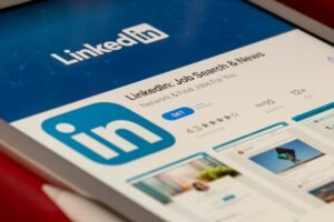 領英 LinkedIn 強力清掃 AI 劣質內容與不實活動,捍衛平台品質